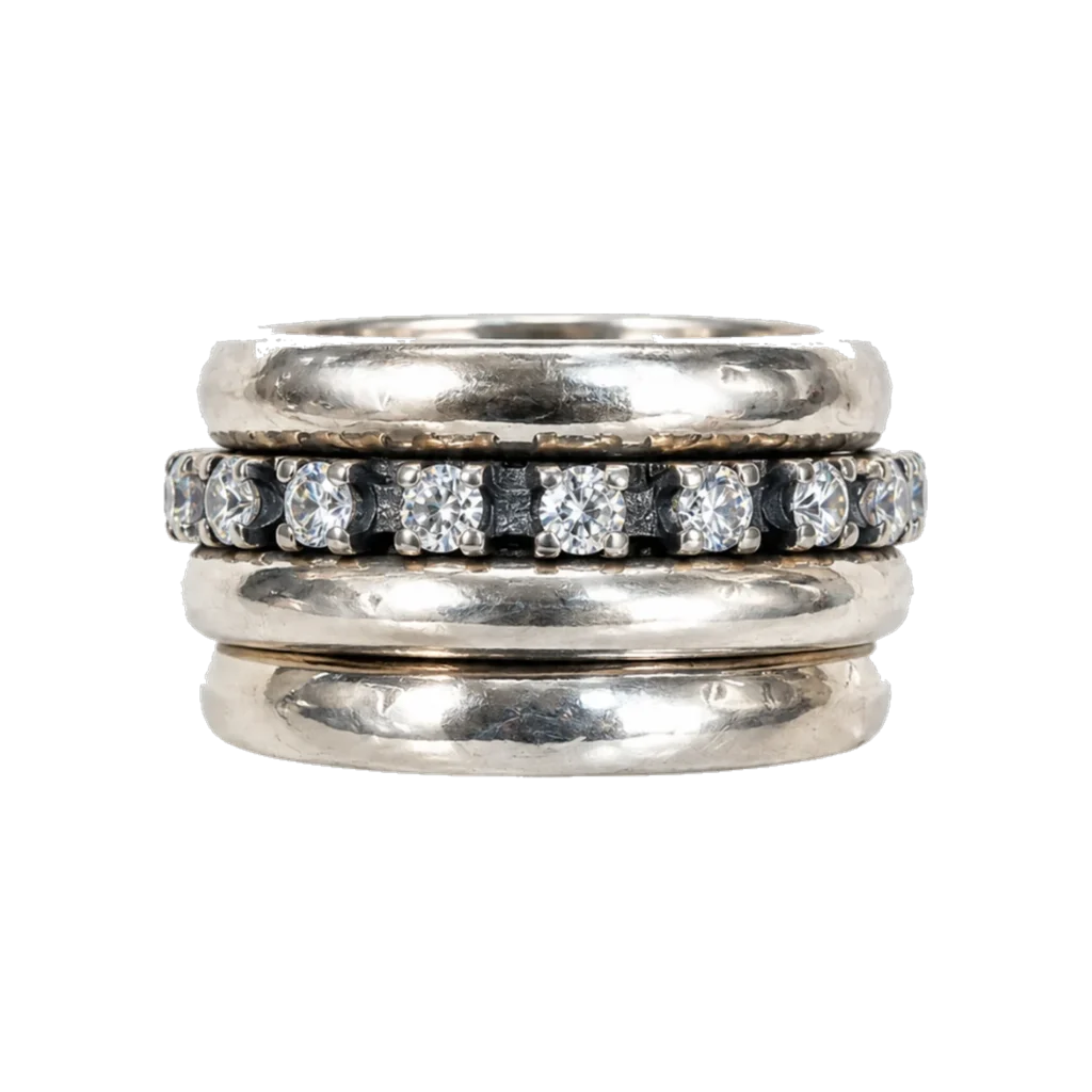 K.AND. spinner ring in polished silver with a central row of white stones