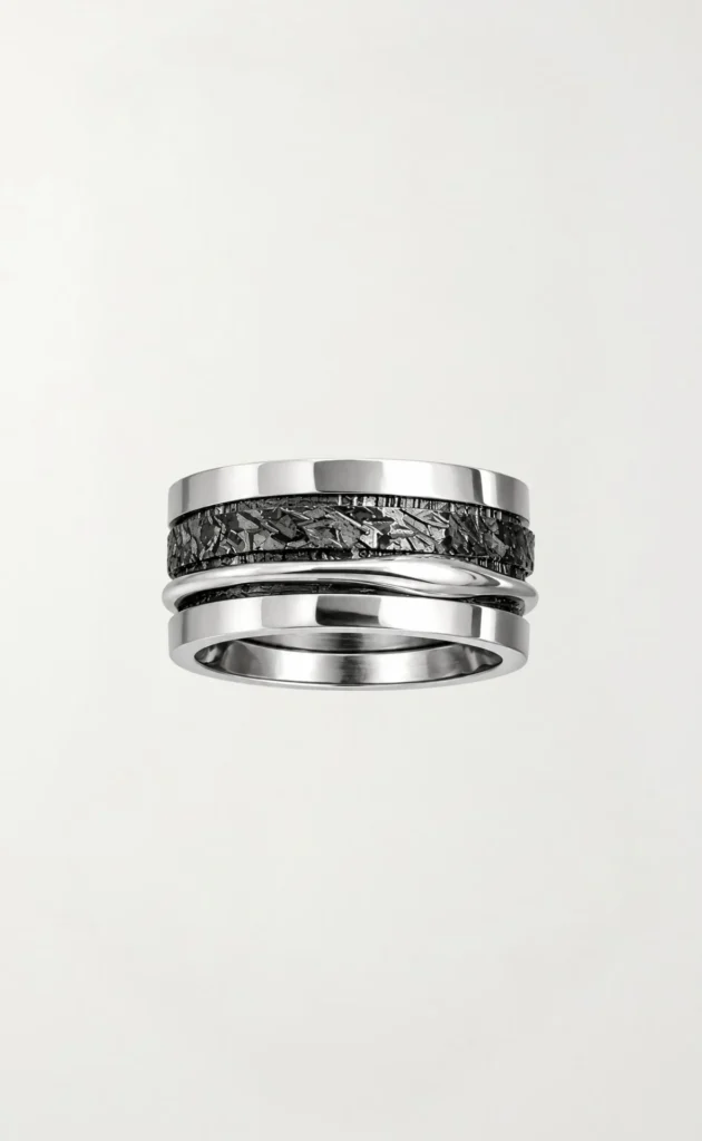 K.AND. oxidised stack ring in 925 silver with hammered surface