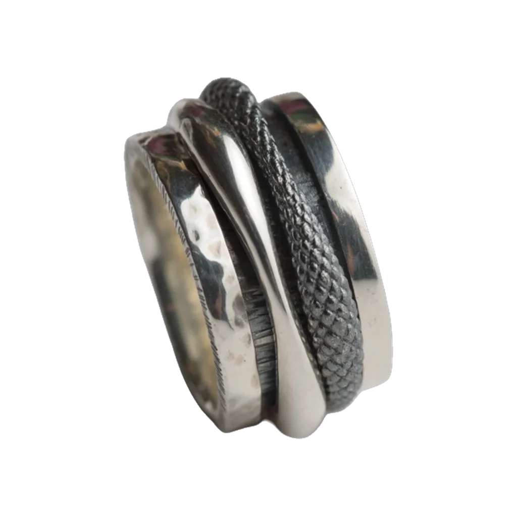 K.AND. spinner ring in 925 sterling silver with snake-texture band
