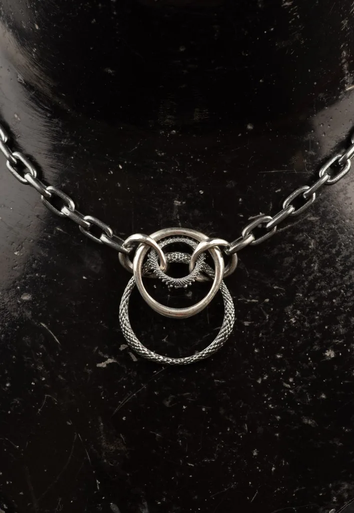 K.AND. pendant with three interlocking silver circles on a chain